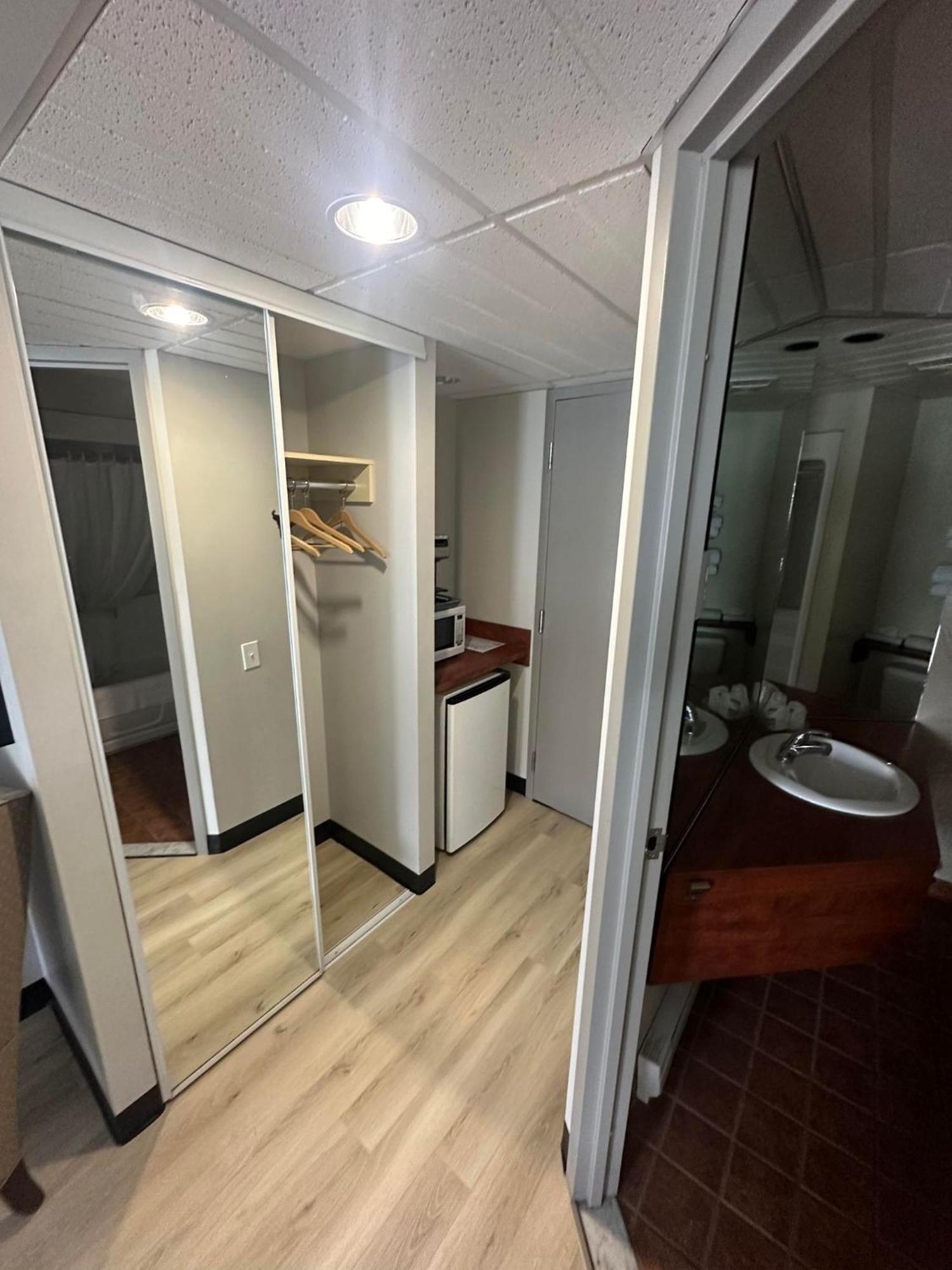 Hotel Motel Le Voyageur Saint-Georges Εξωτερικό φωτογραφία