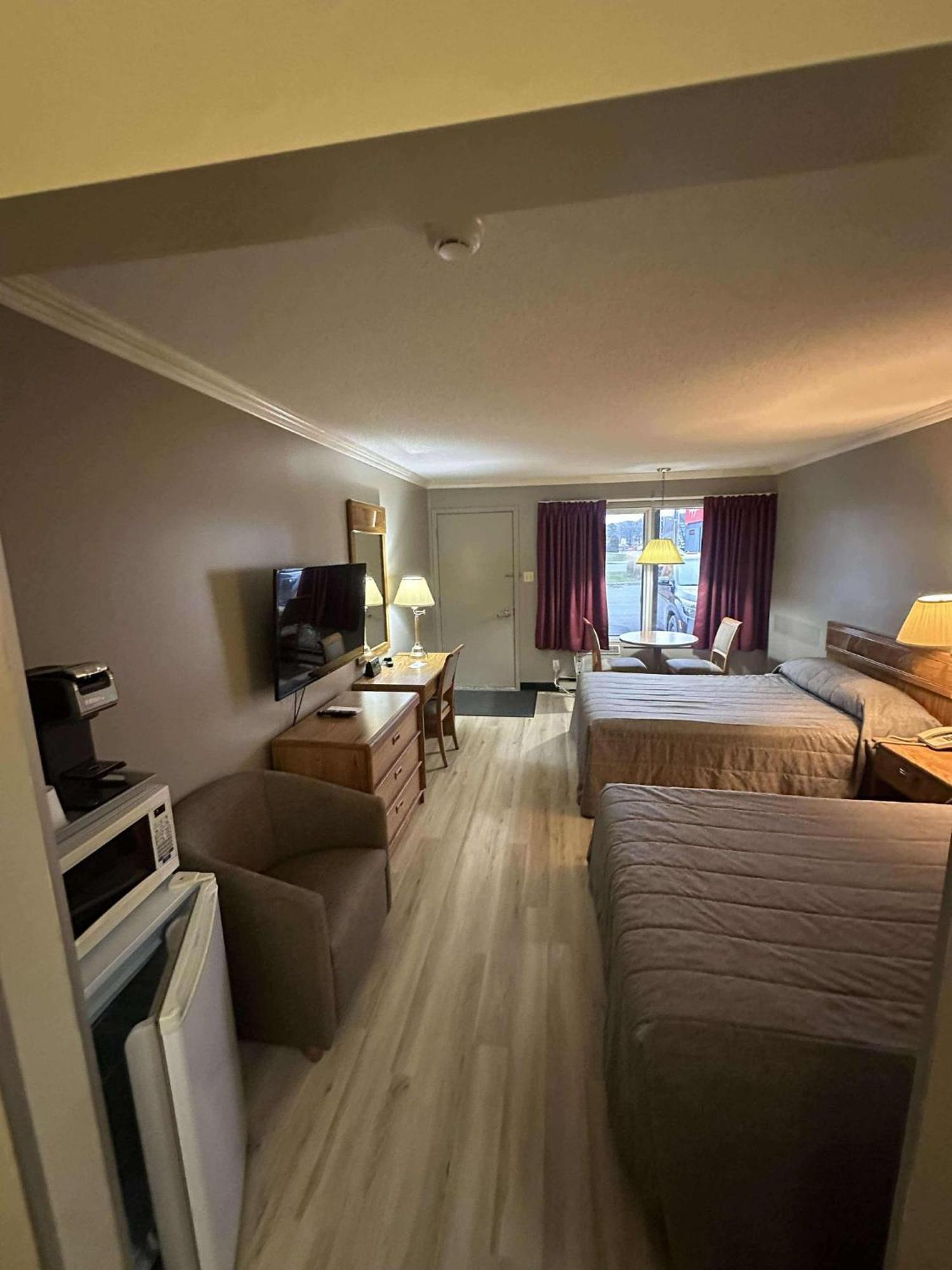 Hotel Motel Le Voyageur Saint-Georges Εξωτερικό φωτογραφία